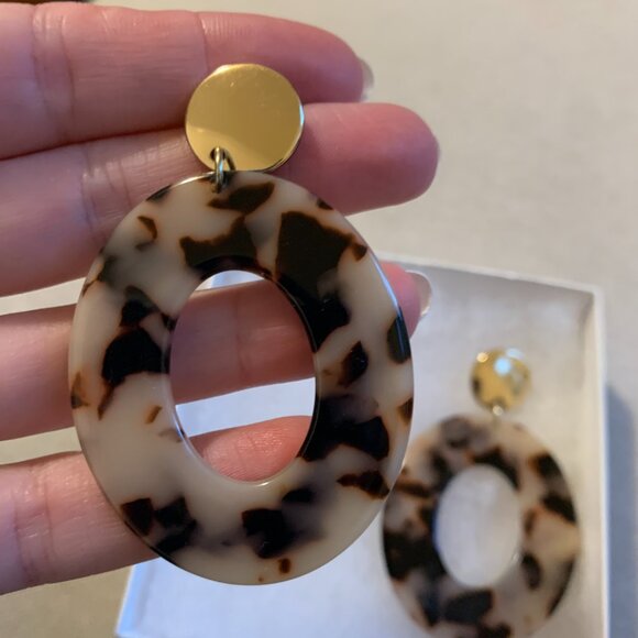 LOFT Tortoiseshell Print Ring Earrings - Picture 3 of 4